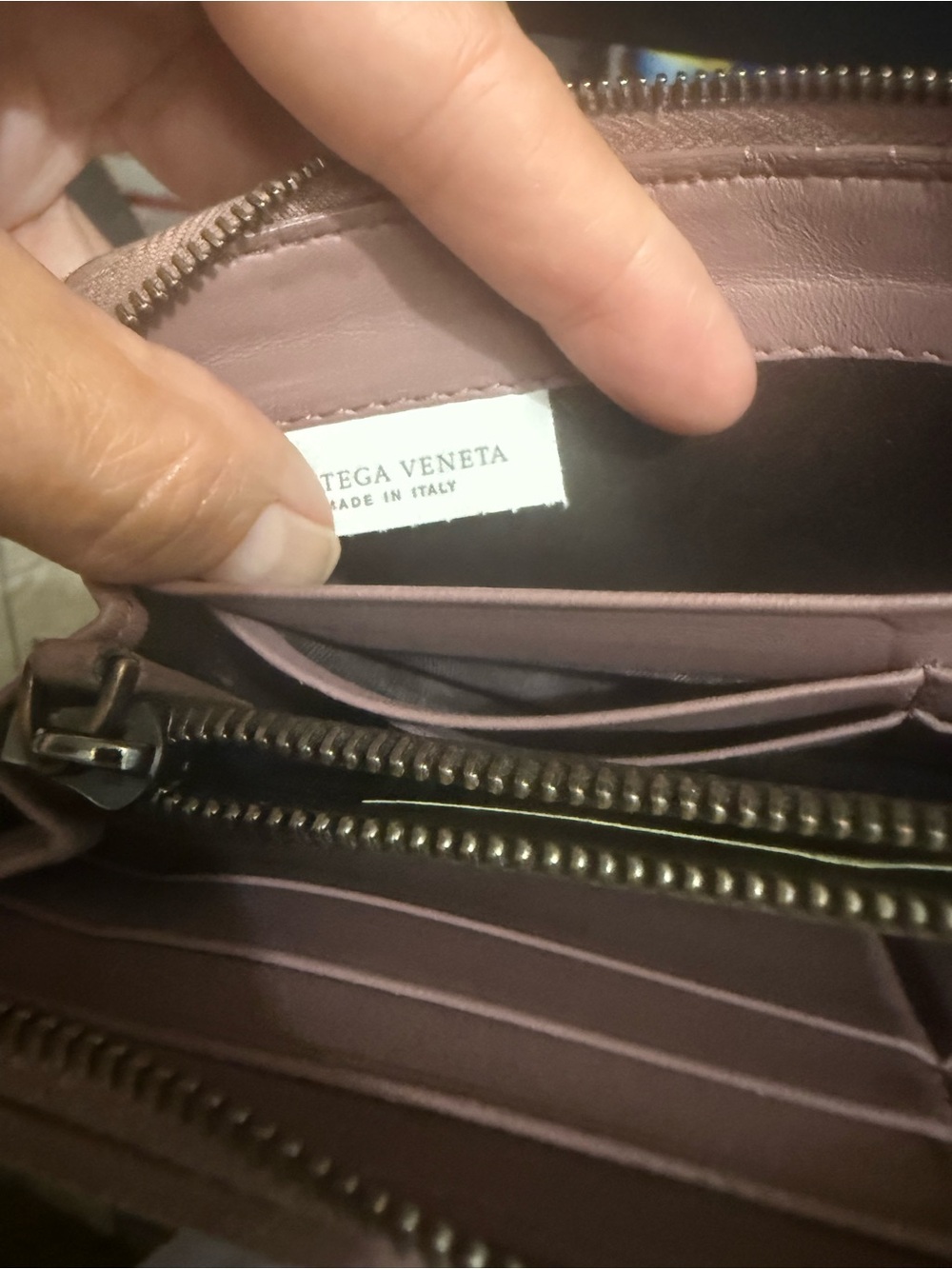 Authentic Bottega Veneta Intrecciato Leather Zippy Wallet. Mauve Pink - Picture 9 of 12